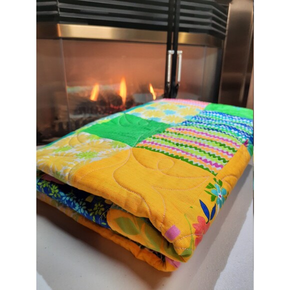 Patchwork Bright Summer Baby or Toddler Quilt with a mini pillow - one of a kind - Picture 11 of 12